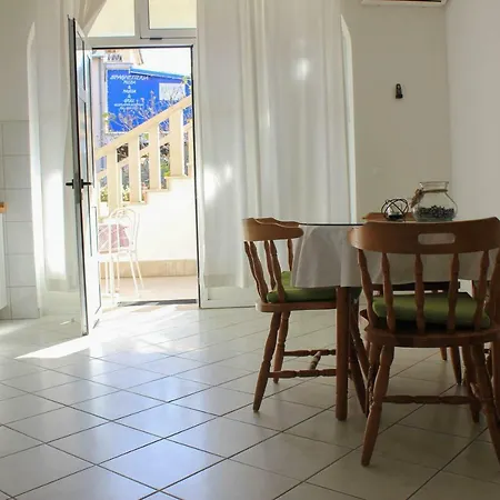 Apartments Pino Makarska Buitenkant foto