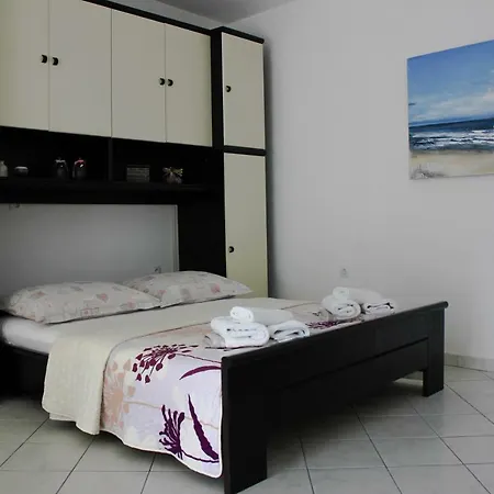 Apartments Pino Makarska Buitenkant foto