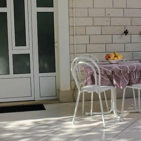 Apartments Pino Makarska Buitenkant foto
