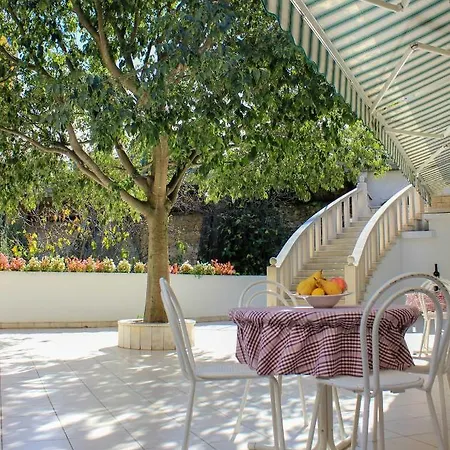 Apartments Pino Makarska Buitenkant foto