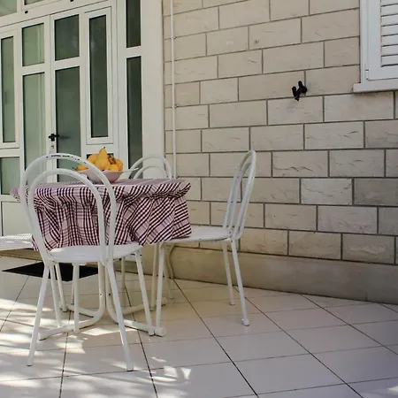 Apartments Pino Makarska Buitenkant foto