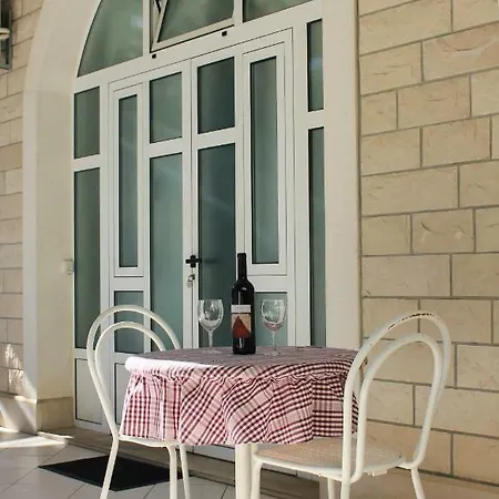 Apartments Pino Makarska Buitenkant foto