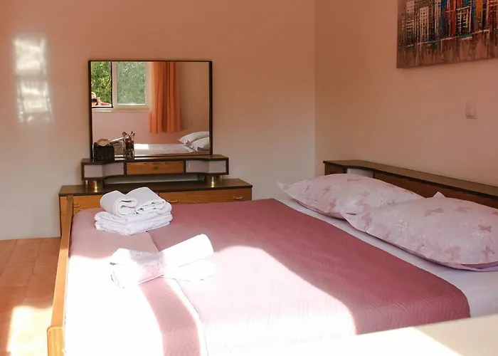 Apartments Pino
