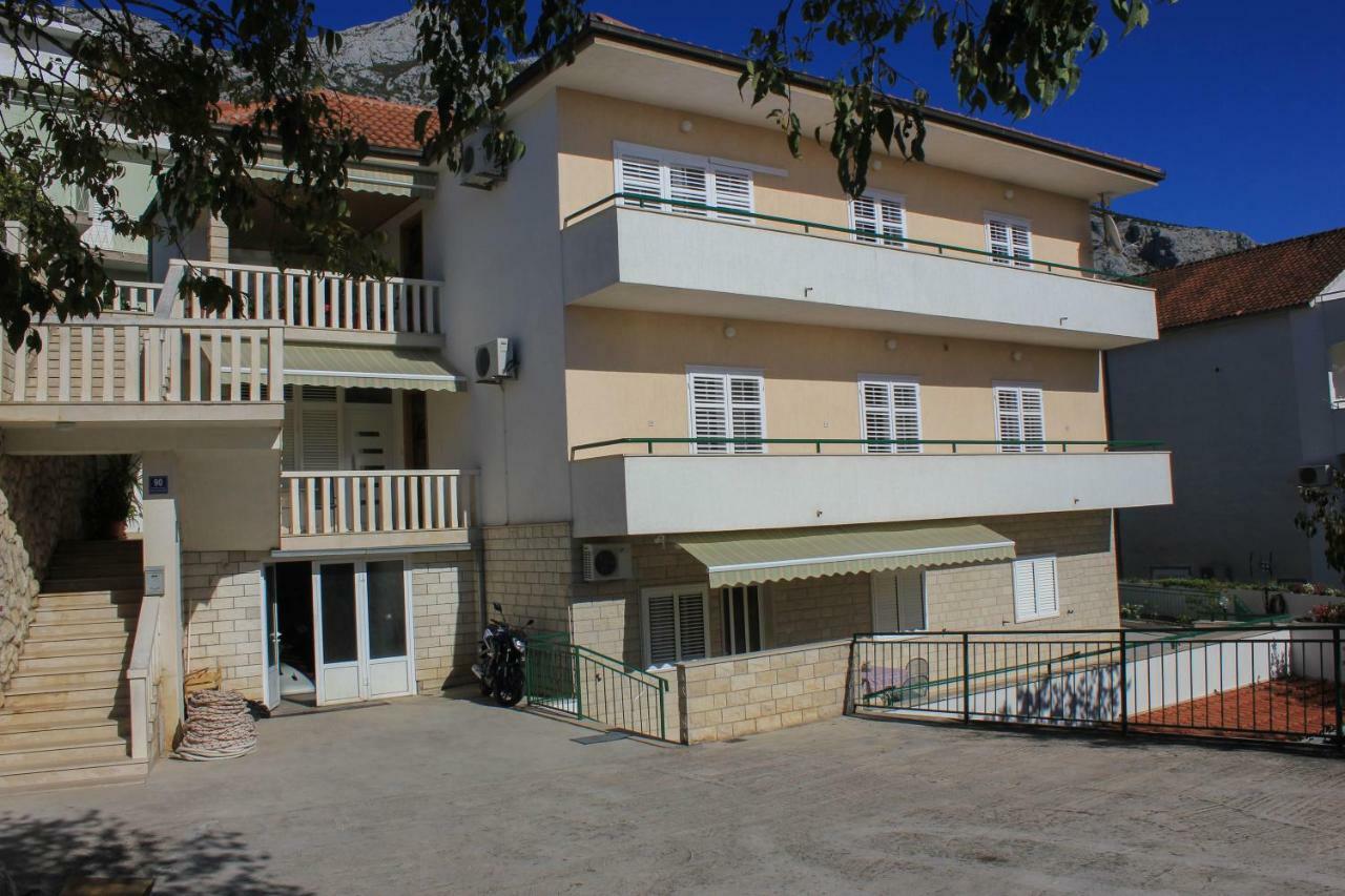 Pino Apartament *